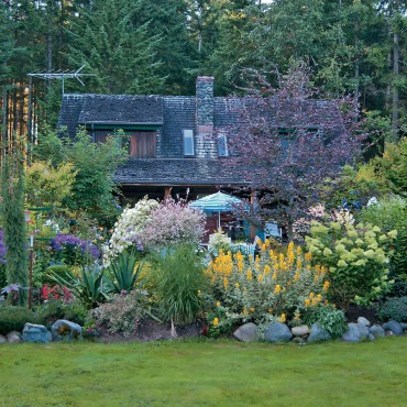 Jeanne Cronce's Garden: A Bit of Paradise