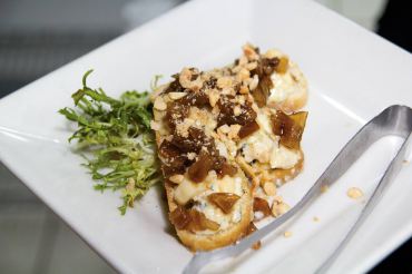 Pear and Cambozola bruschetta