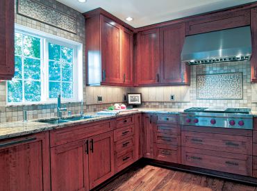 Crown, double light valance, toe skin and show molding lend a decorative flair to this transitional kitchen. (Photo courtesy A Kitchen That Works)