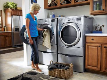 Whirlpool Duet model No. 9250WL/WGD95OWL is a high-capacity set with pedestals for ergonomic loading and unloading. Pedestals double as storage drawers for laundry soap, fabric softener, etc.