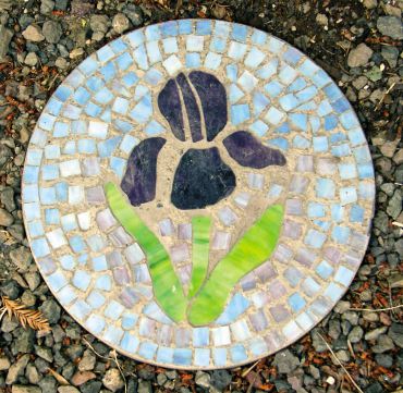 Looking for a fabulous garden project to spur your creativity and add personality to your yard? Making stepping stones is an easy way to accomplish both. The following instructions will walk you through everything you need to know and all the materials needed to complete this fun project at home.