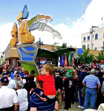 Bremerton's Fish Catching Fisherman Statue