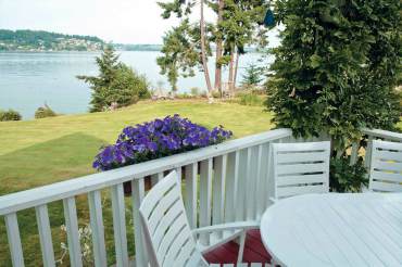 Country Charm — History, family take center stage at Fox Island home