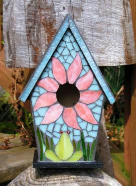 Cheerful stained-glass mosaic birdhouse. (Photo by Lisa Infante)