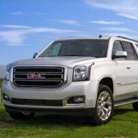 The GMC Yukon SLT was totally redesigned for 2015. Halogen projector headlights are standard.