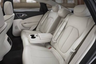 The 200C rear seat has a wide armrest with a shallow storage compartment.