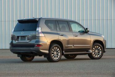 The Lexus GX460 has a single, side-hinged rear door, but the glass opens separately.