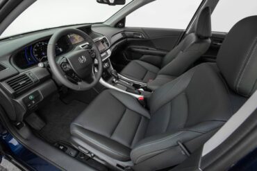 The Accord Touring edition features comfortable leather trimmed seats and lots of legroom.