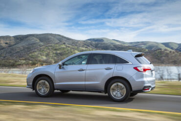 2016 Acura RDX is updated. The rear window profile resembles other Acura/Honda sport utility vehicles.