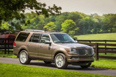 The Lincoln Navigator is a handsome, full-size SUV that can be equipped with optional 22-inch alloy wheels.