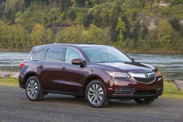 The Acura MDX received major changes and upgrades for 2016, but it retained the signature Acura grille.