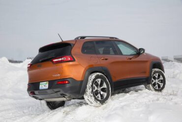 Snow driving is one of several drive modes available on the Jeep Trailhawk.