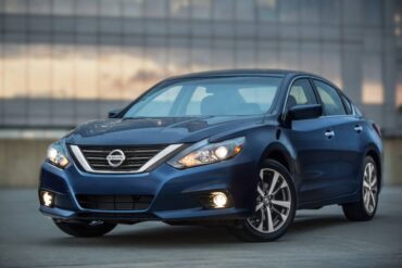 The 2016 Nissan Altima shares front end styling cues with other Nissan products and is easily recognized as a Nissan.