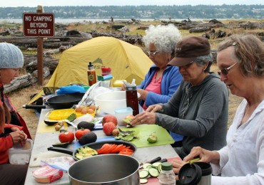 Many hands make light work preparing lunch