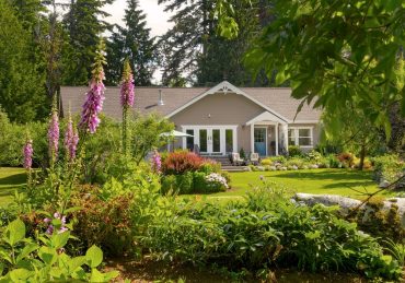 An English Country Cottage in Hansville