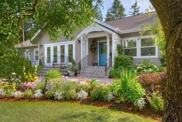 An English Country Cottage in Hansville