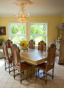 An English Country Cottage in Hansville - Dining room