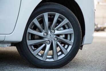 The 15-inch alloy wheels are handsome, but larger ones would improve the car's overall styling.