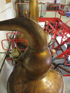Small-batch distillery practices at Edradour