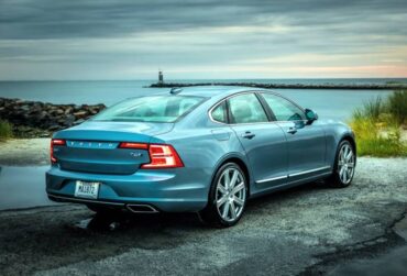 2017 Volvo S90