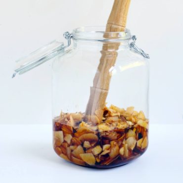 Pour the bourbon into the jar and stir to coat and mix with apples, cinnamon and caramelized sugar.