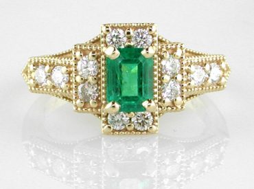 Diamonds and an emerald in 18k yellow gold