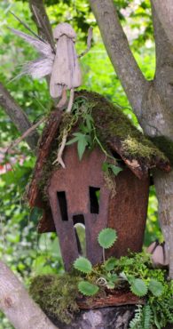 Rust never sleeps, even in birdhouses. This charming birdhouse is art and not suitable for aviary housing.