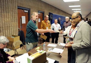 Ray Koelling passing out judges’ assignments