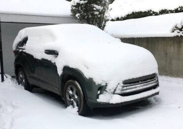 2019 Toyota Highlander in Snow