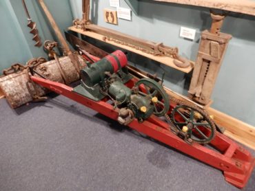 Early chainsaw