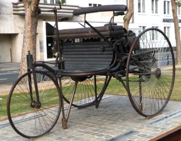 A memorial to Karl Benz in Mannheim, Germany, includes a Motorwagen sculpture.