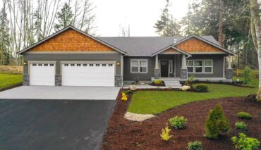 The placement of the windows allow for natural lighting while protecting privacy. (Photo courtesy Eileen Black)