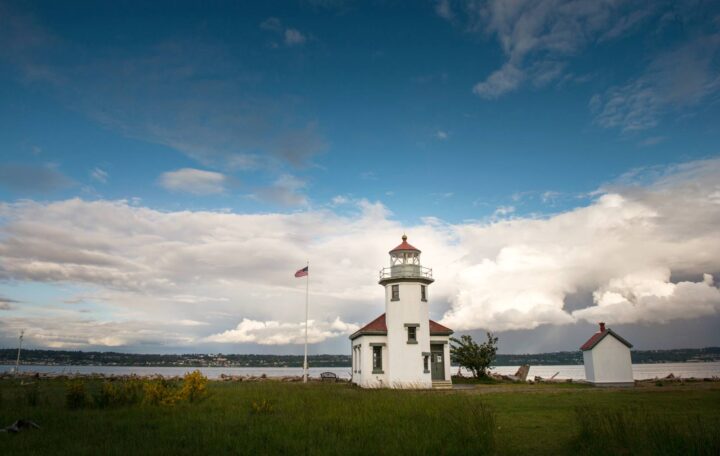 Point Robinson Lighthouse (Photo courtesy Terry Behal Photography)