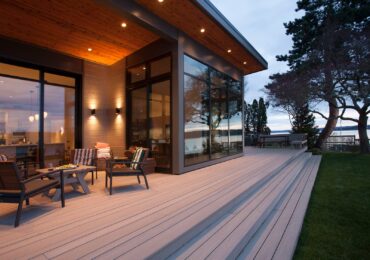 AZEK composite decking. Design by A Kitchen That Works LLC. (Photo courtesy Northlight Photography)
