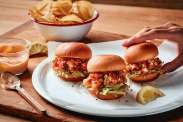 Lobster Knuckle Sliders with Spicy Mayo