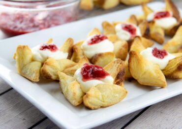 ricotta puff pastries with strawberry compote