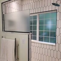 White picket tile with black detailing