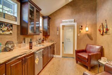 Faux finished walls by A Kitchen That Works LLC (Photo courtesy Heather Saylor of Put a Stage On It)