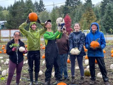 Valiant volunteers (Photo courtesy Diane Fish)