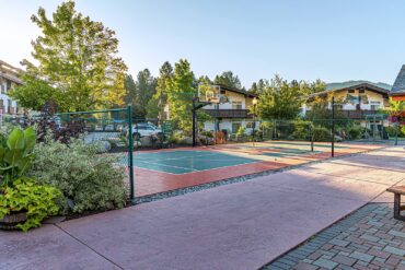 Icicle Village Resort - Pickleball courts