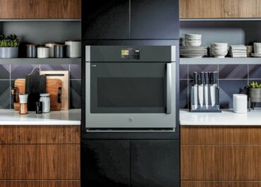 GE Profile wall oven with AI technology and helpful Flavorly app