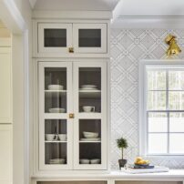 The Aurum motif painted on Greek Thassos stone by California-based Stone Impressions (Photo courtesy Laurey Glenn)