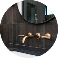 SIMPLE ELEGANCE The wall tile is Z Collection Adobe & Adobe Deco in Anthracite. The counter is Saratoga Quartzite in leather finish.